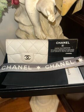 CHANEL White Quilted Caviar Classique Small Flap Wallet with CC Logo